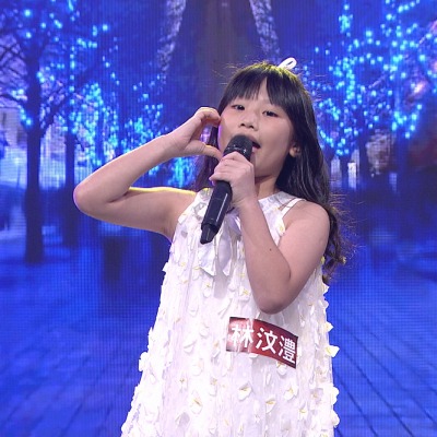 【活潑亮眼小美人 ‒ 林汶澧】舞台上總是笑容燦爛、活潑大方，展現出屬於她的自信光彩。