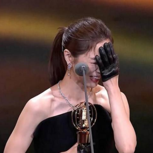 【不可能女明星爆粗口吧】謝盈萱以《四樓的天堂》奪得第57屆金鐘戲劇節目女主角獎，上台時感謝錯劇集，情急脫口Fxxk是當晚高潮！