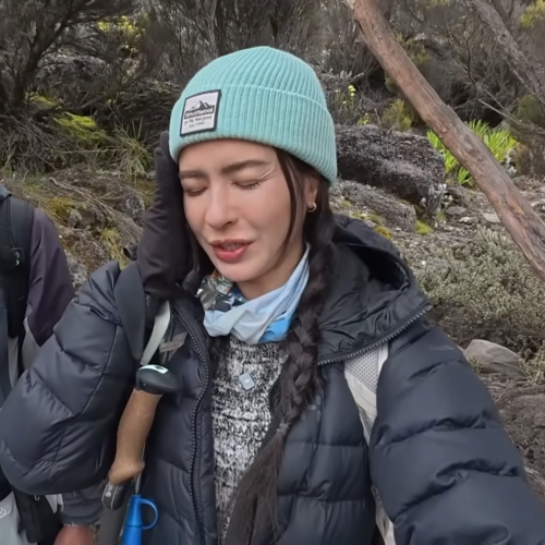 【斷崖之上｜為彼此放慢的腳步】最孤獨也最痛苦的一段路。近300公尺的垂直落差，高山反應爆發的瞬間，隊伍選擇放慢腳步，用陪伴撐過極限，真實呈現高山最殘酷也最溫柔的一面。