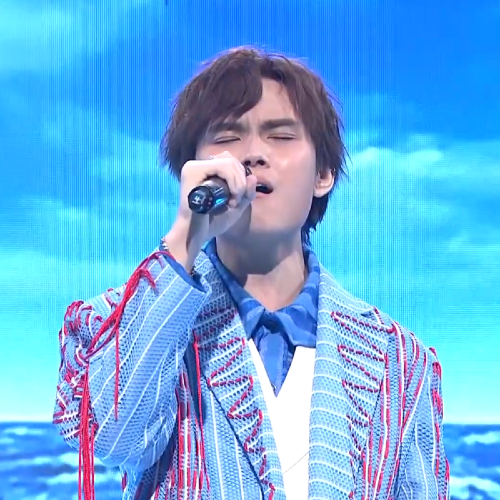 大膽挑戰搖滾神曲〈海闊天空〉台語改編版，傾注濃烈情感唱出追夢的執著與氣魄。