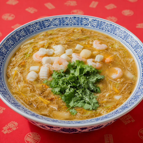 干貝蝦仁紅燒羹｜以干貝、蝦仁搭配多種食材，重現台南辦桌經典的紅燒羹滋味